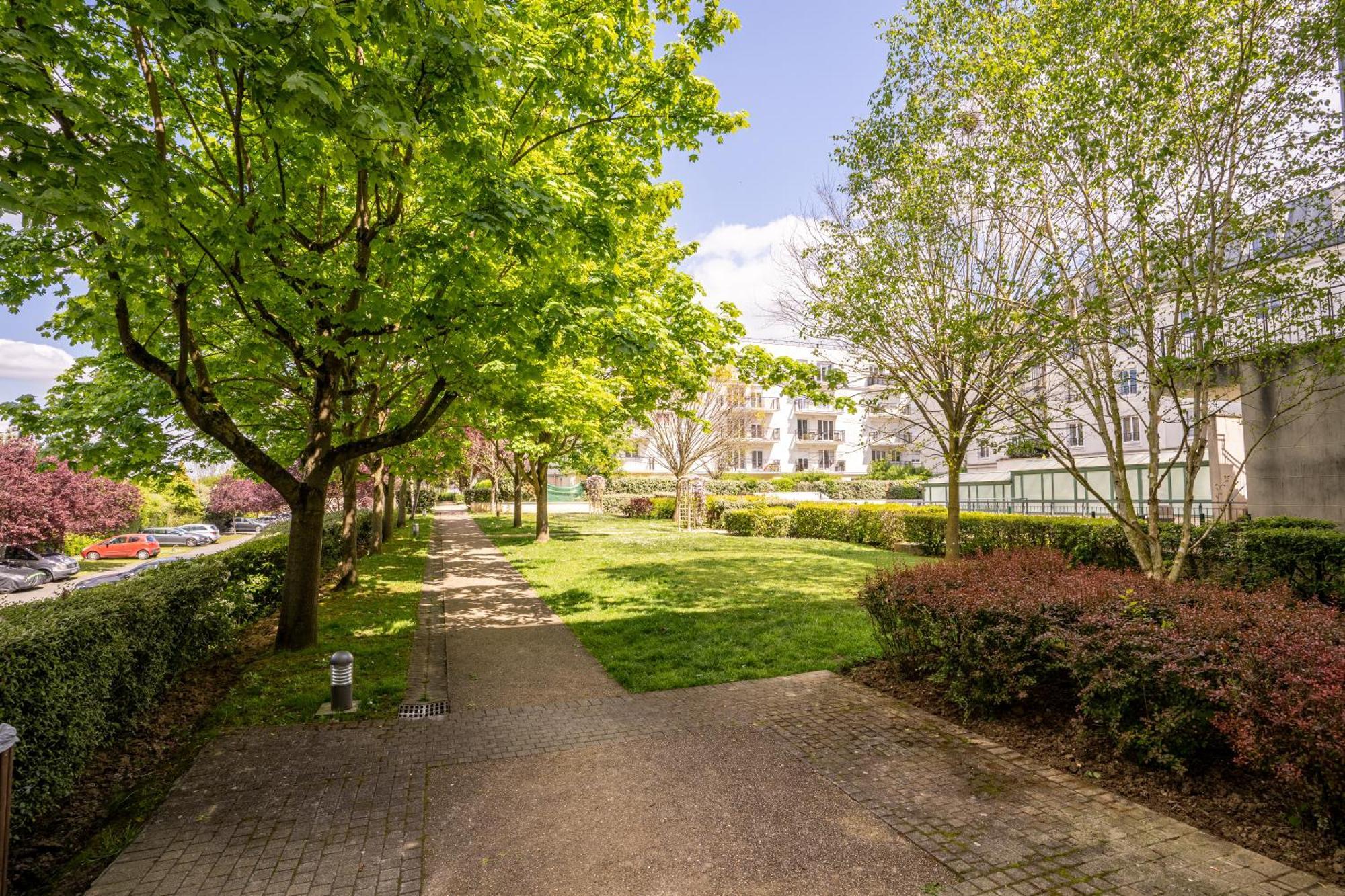 Magic Garden 6 Personnes Parking Prive A 20M Du Rer Apartment Сери Екстериор снимка